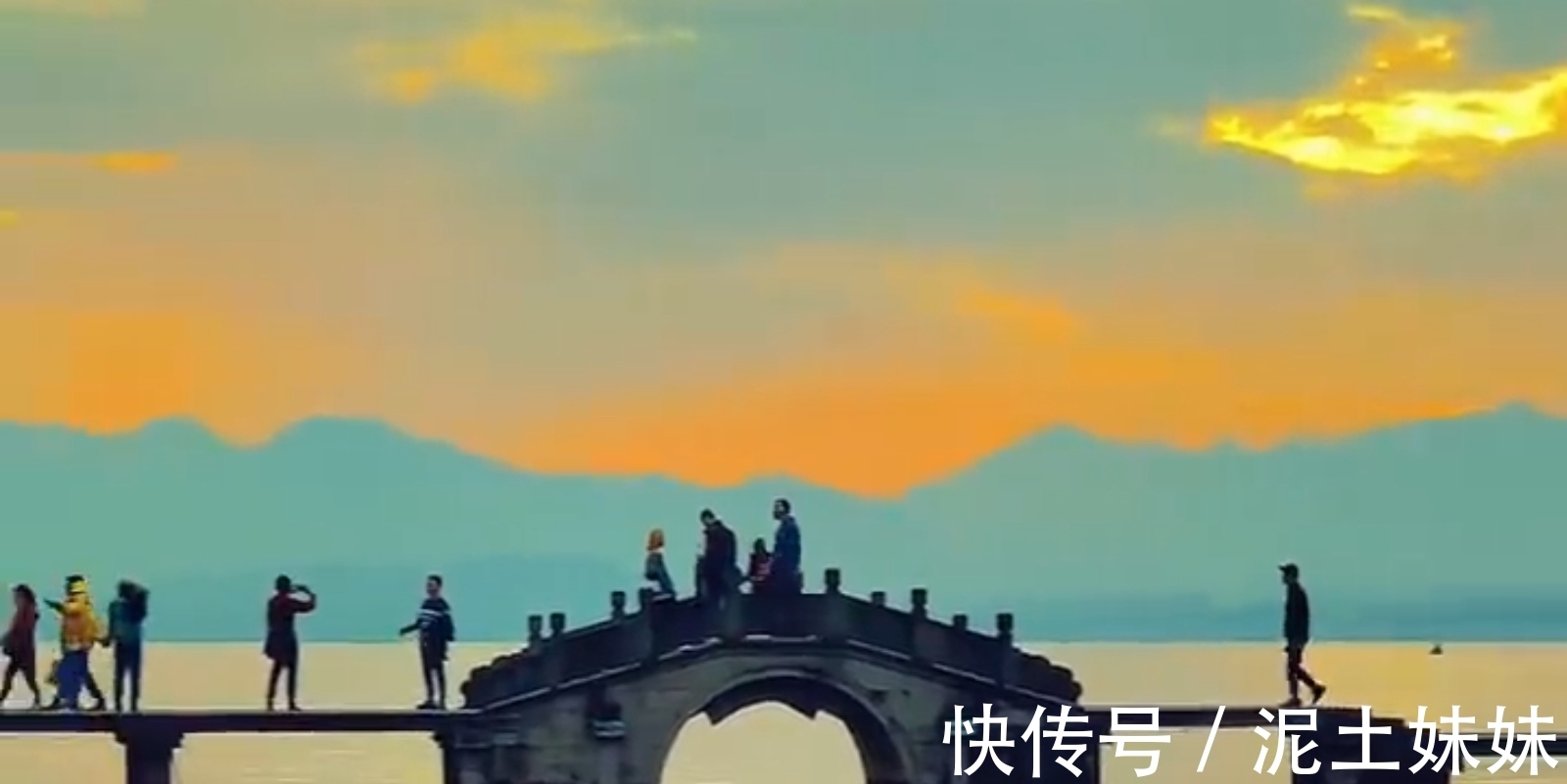 游春!苏轼《行香子》:看似处处写景,实则曲笔写情,思念妻小跃然纸上