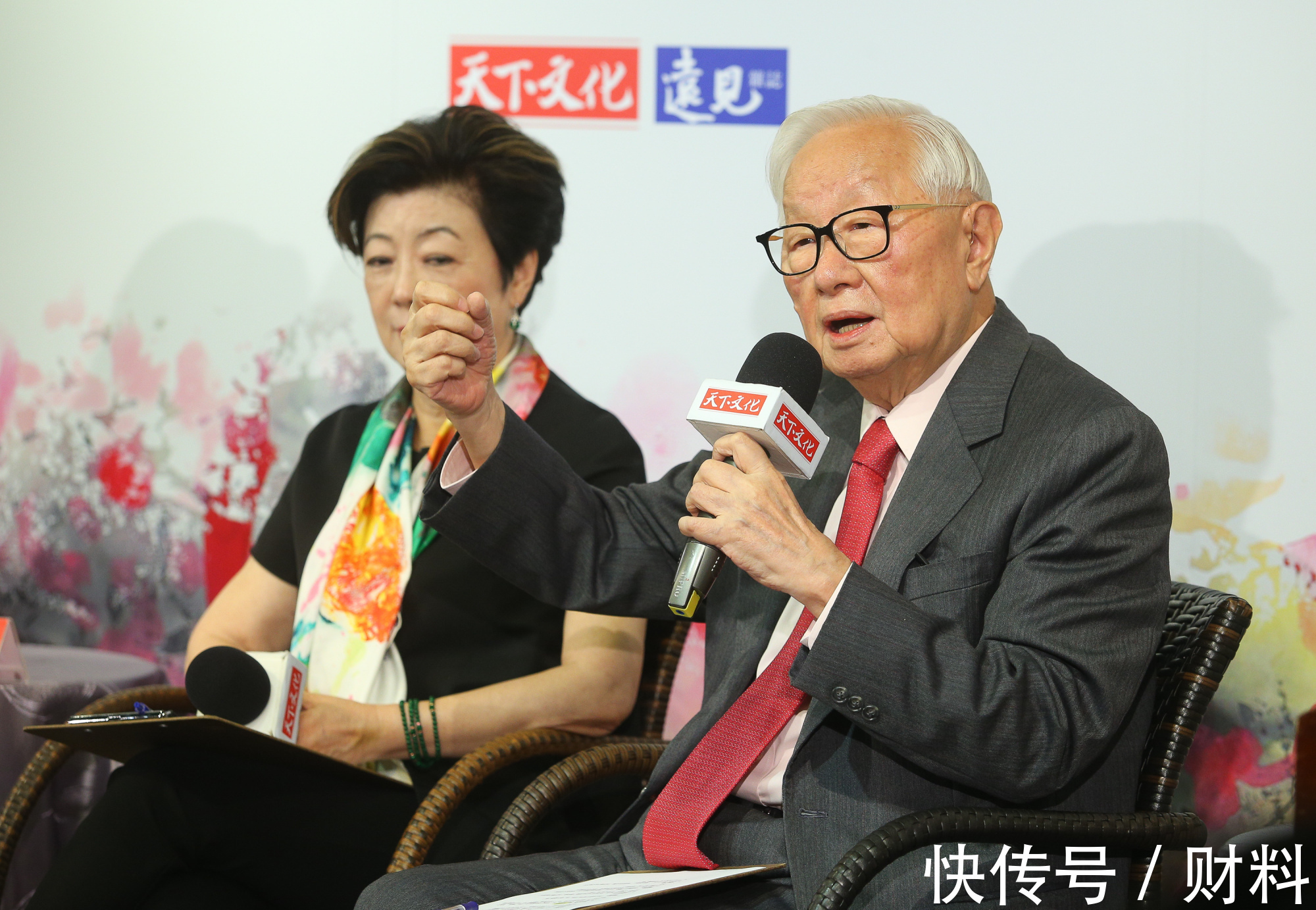 台积电|56岁才创业,70岁娶自己的秘书,如今公司市值超4万亿成人生赢家