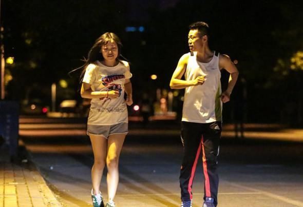 糖尿病|糖尿病都是“拖”出来的,专家怒了:晚上坚持1多2少,血糖稳稳的