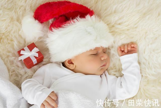 气味|宝宝''一抱就睡,一放就醒''知道原因后,妈妈舍不得放下了