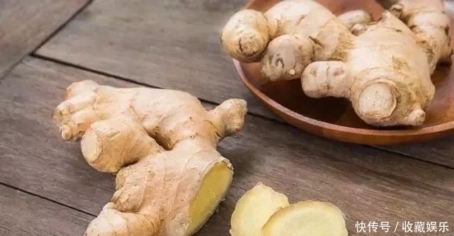 生姜和此物泡水喝,体内湿气没了,头发茂密,面色越来越红润!
