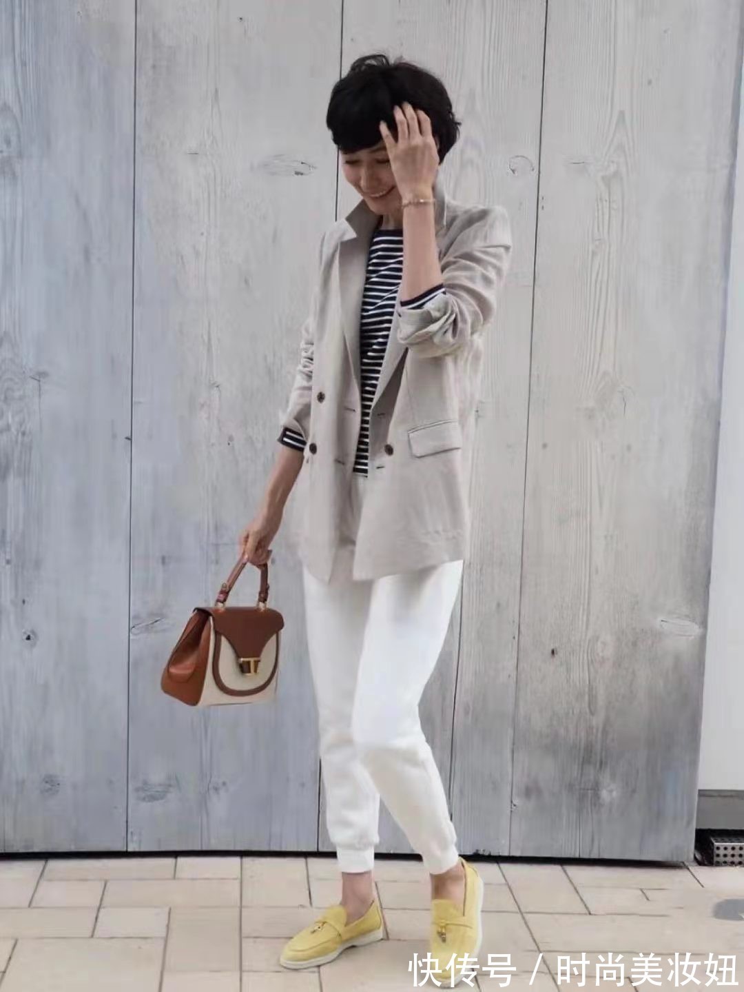 减龄|女人过了40岁更要注重气质,学这位“大龄姐姐”的穿搭,高雅大气