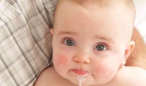 宝妈|“妈,娃睡了”,宝宝喝完母乳就睡,奶奶及时查看,救了孩子一命