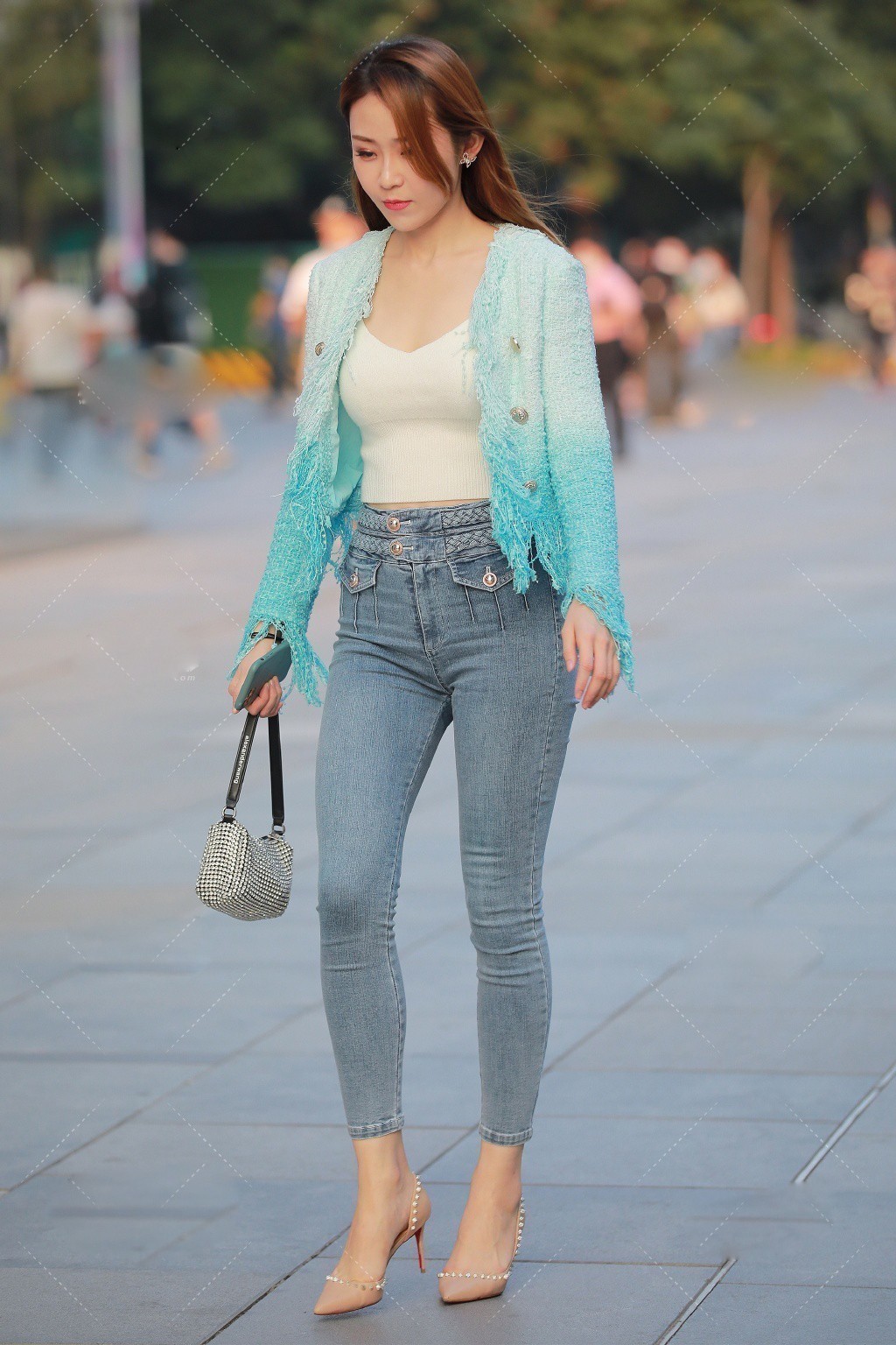 穿搭|渐变色外套+牛仔裤穿搭, 清新整个秋季, 还能干干净净, 显瘦时髦