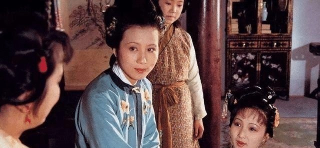 贾府!探春骂王熙凤的话,揭开了李纨的真面目,为自己挣下玫瑰花的诨号