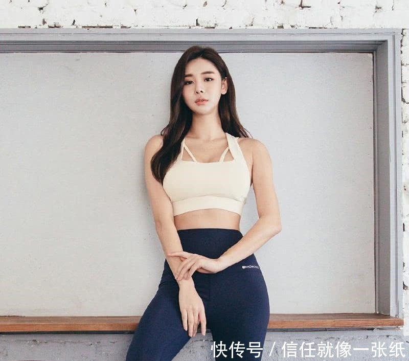 清纯小姐姐黑色紧身裤, 时尚的穿衣搭配, 尽显时尚青春!