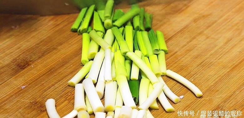 河南蒸面条好吃有窍门，详细步骤教给你，好看又好吃，太香了