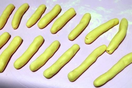 玉米面做面食不用蒸,松软细腻底部焦脆,比蒸的香,全家都爱吃