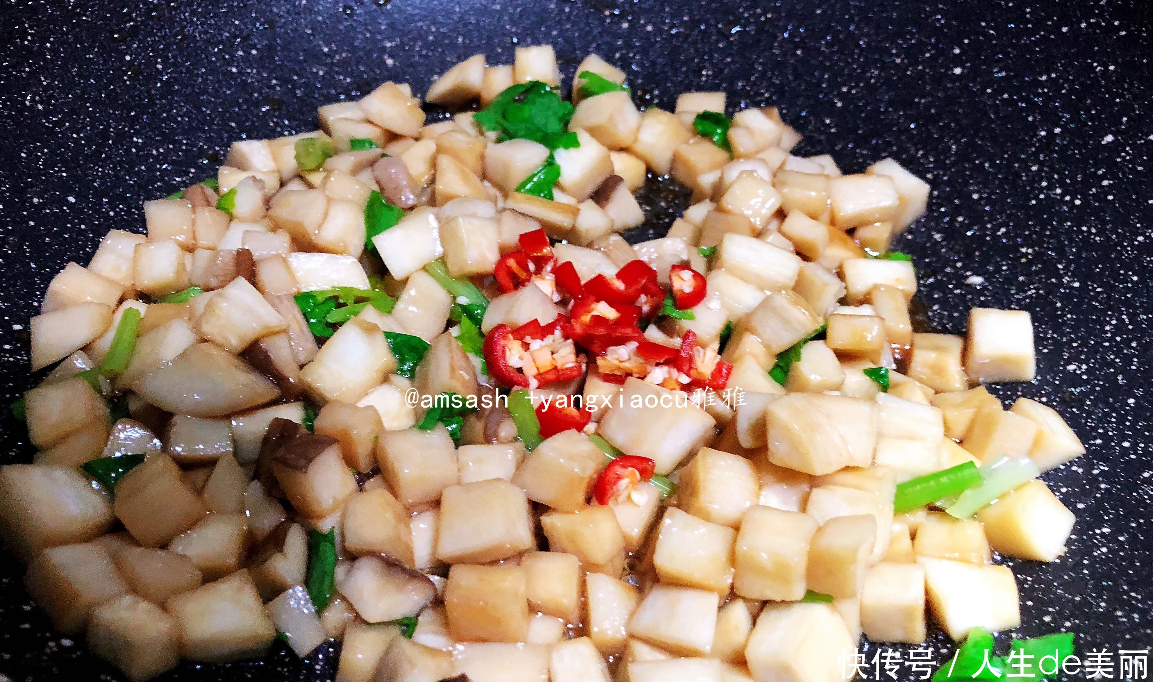 杏鲍菇最好吃的做法,不加盐和水,比肉还好吃,上桌就被抢光了!