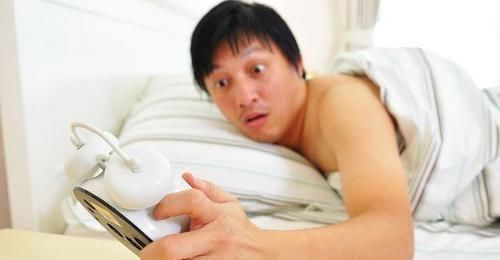 肾好的男人,在睡觉时一般有4个好现象,现在知道也不晚