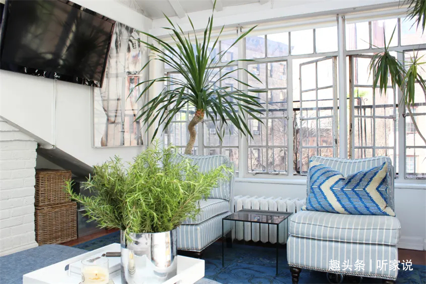 鸽子舍|小伙买下4楼顶层旧公寓,32㎡“鸽子舍”住三年,家里又暖又干净