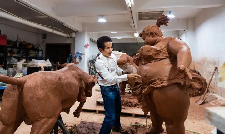 放大|“肥女斗牛”泥稿放大,为西班牙而作