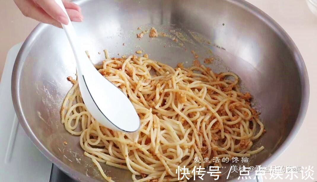意面|一个人的午餐,从不点外卖,这样吃,10分钟做好,天天吃也不腻
