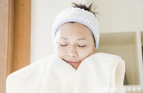 白嫩|女性早上洗脸时,在水里加点“料”,皮肤白嫩紧致,60岁也不老