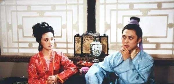 王熙凤$王熙凤年轻貌美,为何要嫁给贾琏而不是贾珠王夫人道出其真相!