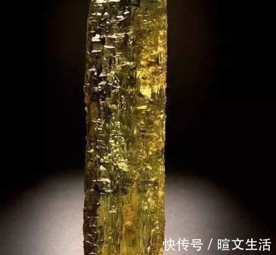 希腊语 四大名贵宝石之一,金色绿柱石打造的首饰,像太阳一样璀璨而夺目