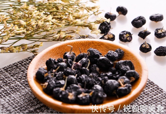 睡眠质量|女性不想脸部松弛,此物每天晚上吃几颗,皱纹不见了