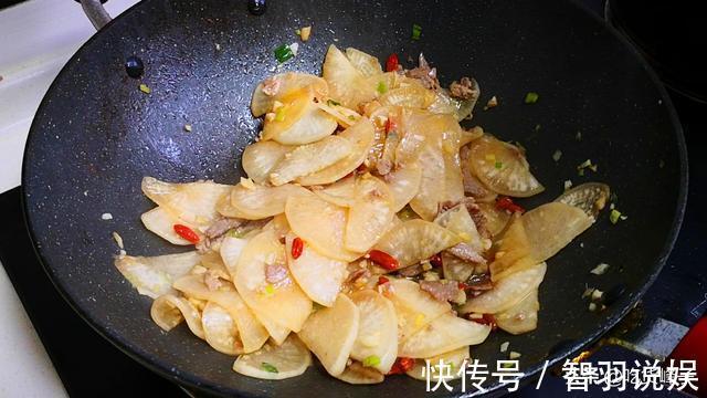白萝卜|白萝卜别腌咸菜了,教你新吃法,我家一周做4次,营养又解馋,香