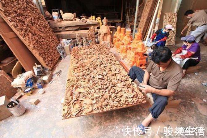 师傅|木雕师傅花200万打造一件作品,雕好后开价千万,至今没有卖出