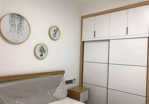 收纳|老公在厕所门口打个柜子，超实用，跟卧室一起，能装下“全世界”