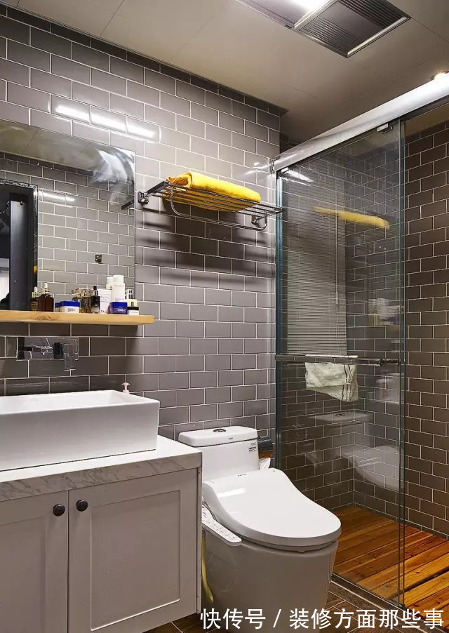 台灯|93平水泥灰背景墙有一种质朴感,绿植让屋子焕发纯净自然美