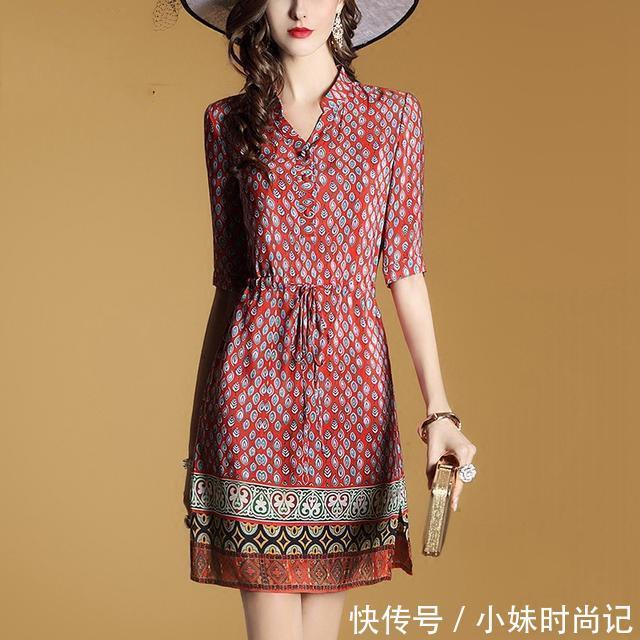 印花 复古印花的诗绪连衣裙,轻松遮住小肚腩,美妙享“瘦”高贵典雅