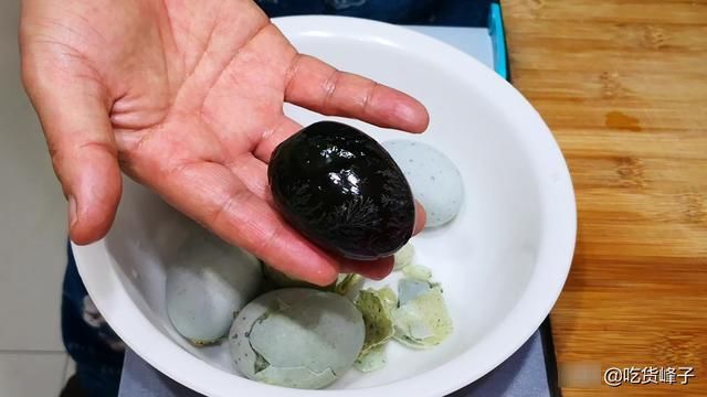 饭店|皮蛋锅里煮一煮，饭店一份68，在家成本只花8元钱，待客倍有面子