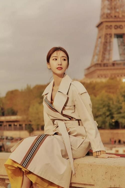 春天的穿搭，如何彰显女性的魅力？单品与颜色搭配缺一不可！