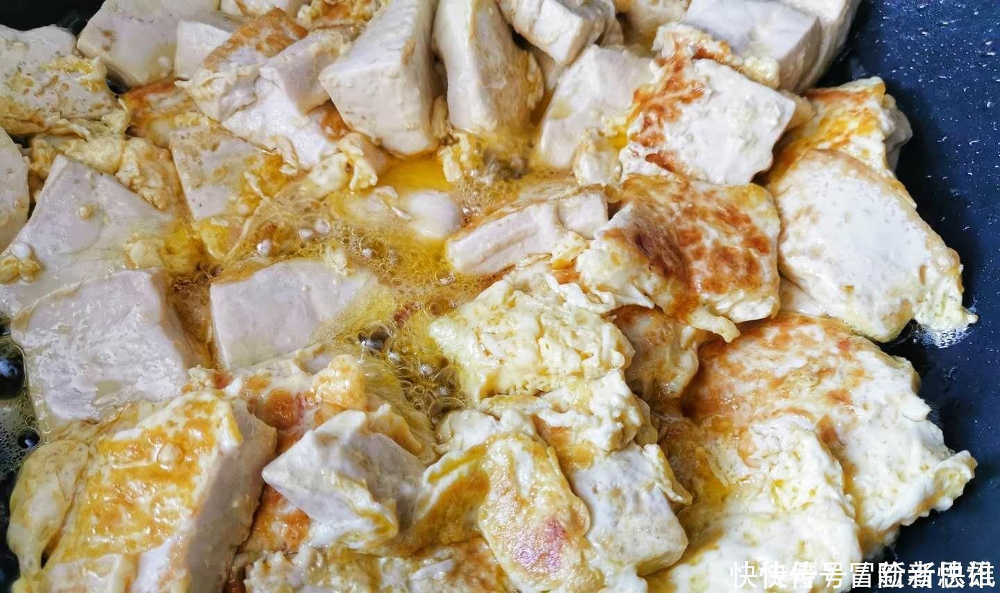 养生|鸡蛋豆腐新吃法,咸鲜香嫩的下饭菜,老人吃了养生,孩子吃了健脑