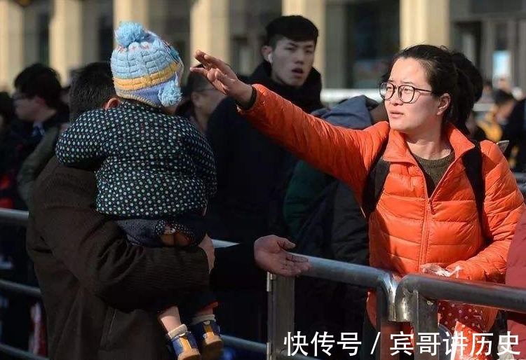 家长|和爸爸火车站走散后,4岁儿子“神操作”征服众人,网友不如他