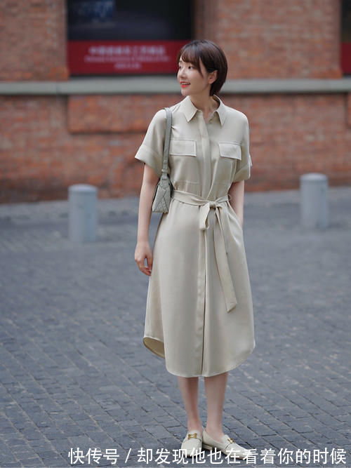 平底鞋 4、50岁的女人,建议不要穿高跟鞋!今年流行这3种平底鞋,特时髦