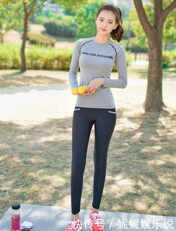 紧身|时尚街拍身材修长的紧身打底裤美女，气质明艳动人