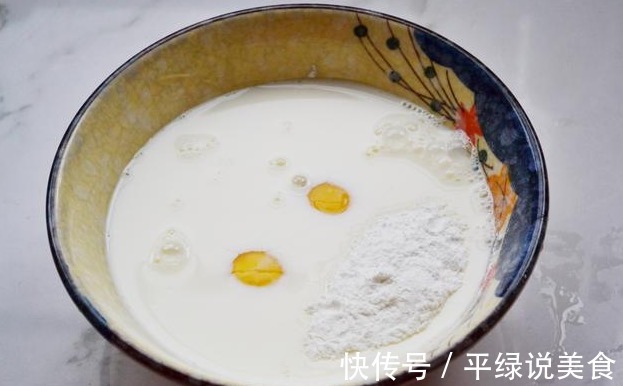 南瓜新吃法，加入牛奶一搅一拌比布丁都美味，孩子超喜欢吃呀