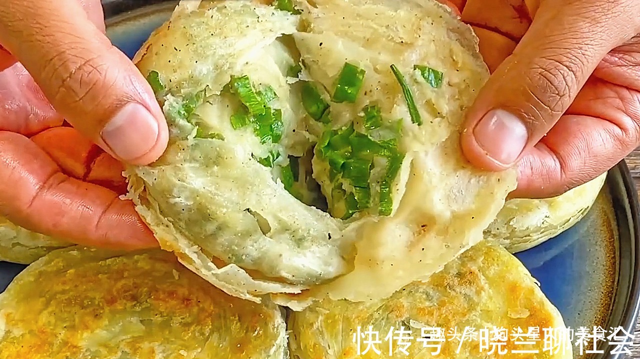 做法|葱油饼家常做法，记住关键3点，做的饼外酥里软，比早餐店的好吃