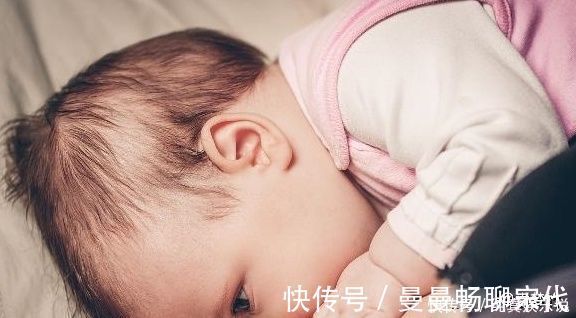 大便|若宝宝在吃奶时,有几个表现,或许是过度喂养了,妈妈别忽视