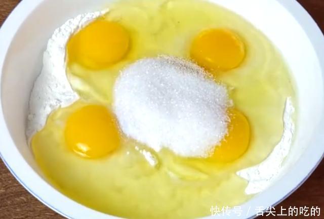 1斤面粉加4个鸡蛋,你最想不到的做法,比馒头简单,比馅饼好吃