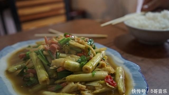 藏在破巷中的私房菜,五张桌子,一天营业两小时,想吃要提前预约