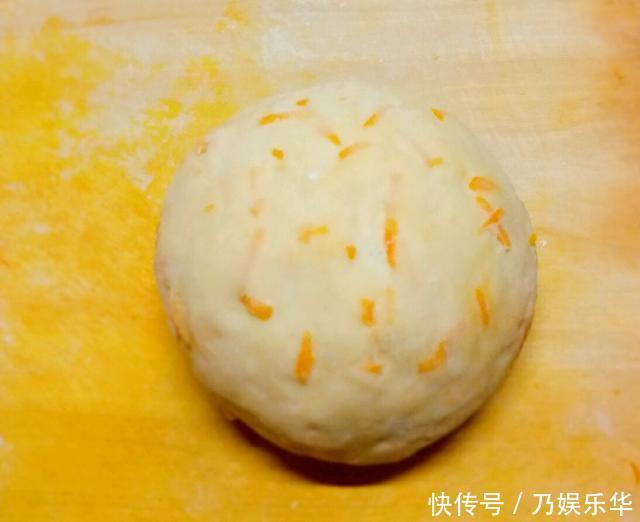 吃腻了白馒头?和面时加根胡萝卜,好吃好看又营养