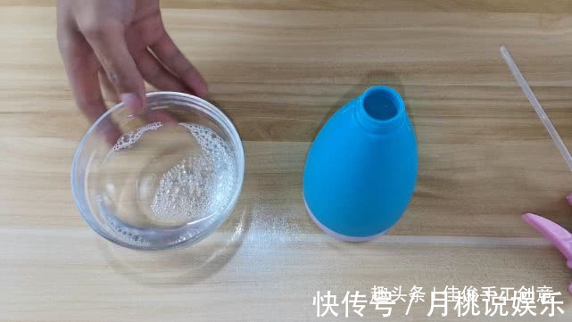 洗衣液|白醋和洗衣液混合真厉害,解决了家家户户的烦恼,早知道早受益!