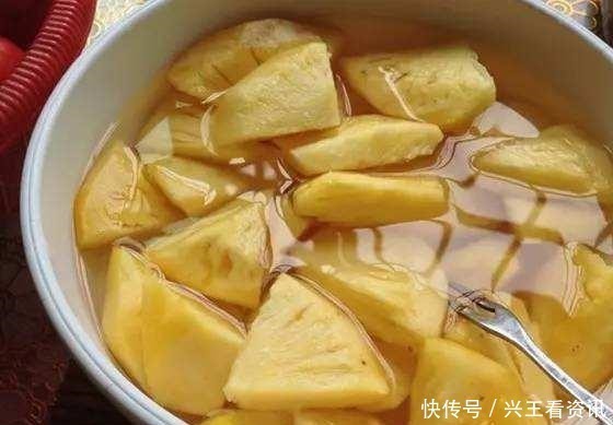 吃菠萝，用冷水+盐泡是错的！果农教你正确做法，又香又甜还干净