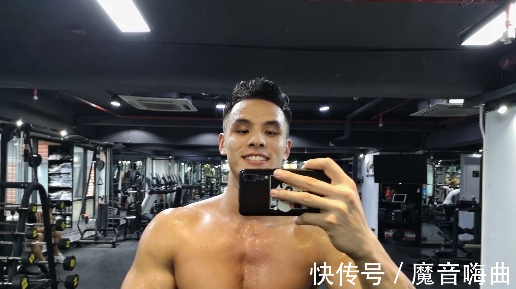广州大学|爱健身的90后体育生精心雕琢结实的肌肉,如今还兼职做模特!