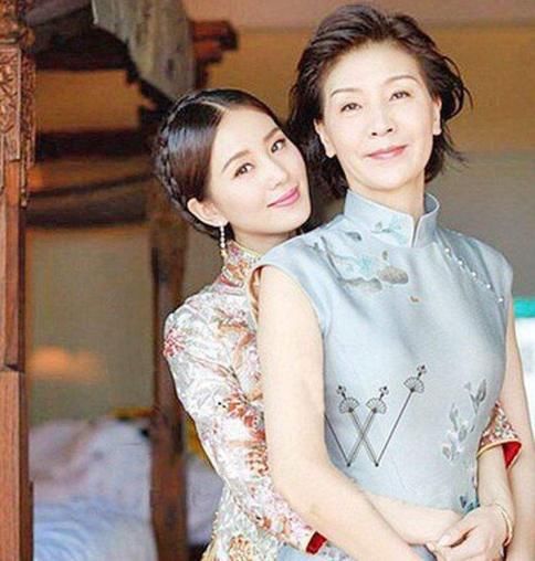 脸上有这5个特点的女人，千万别留披肩发，否则会让你老十岁