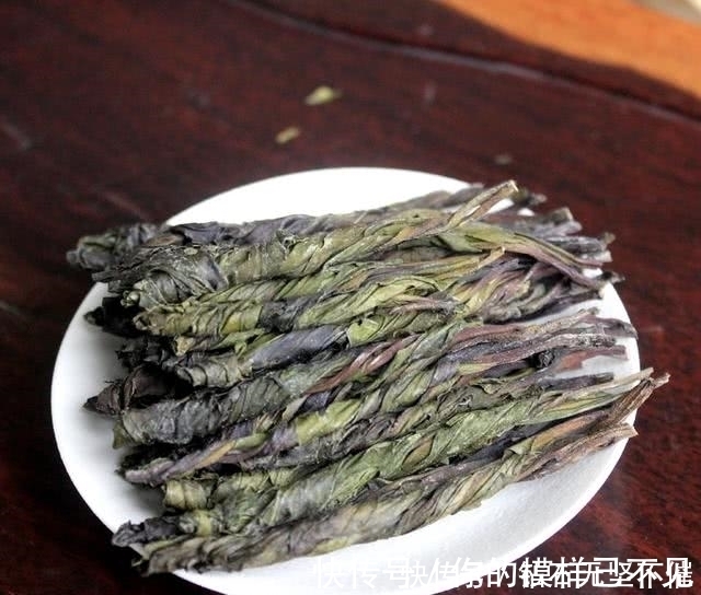 泡水|高血压高血脂怎么办？路边不值钱的它泡水喝，血脂血压悄悄降下来