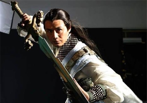 削铁如泥|古人锻造的宝剑为何能做到削铁如泥?史学家:因为削的根本不是铁