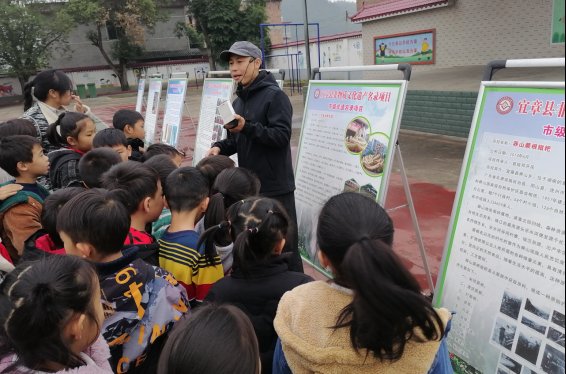  歌舞|宜章：开展非遗项目——瑶族歌舞进校园活动