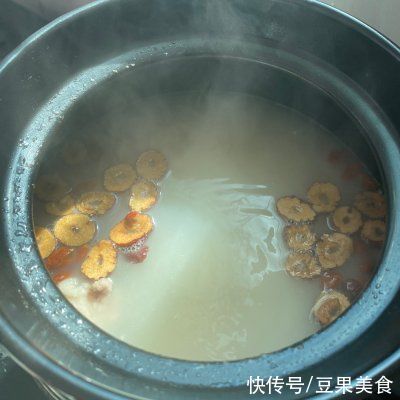 十分滋润的花胶猪骨炖汤