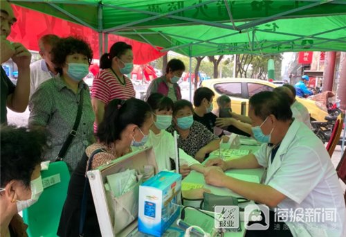 药房|暖心公益迎国庆！龙口胶东大药房举行大型义诊送健康活动