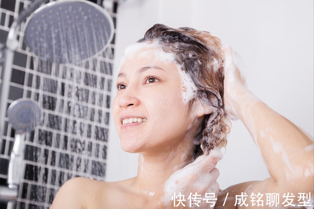 头发 烫发后几天才能洗头?这样做是保护卷度还是发质?看这三点就明白