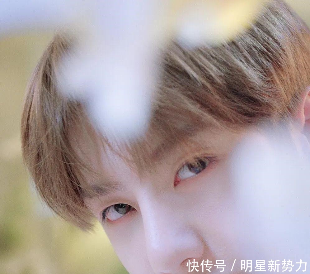 王一博签名照来咯,喜欢的小伙伴们快快来收藏哦