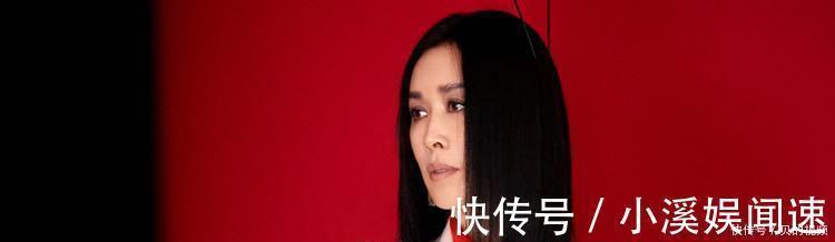 丸子头 50多岁的女人留什么发型美?齐肩短发清爽又时尚,披肩发也可以